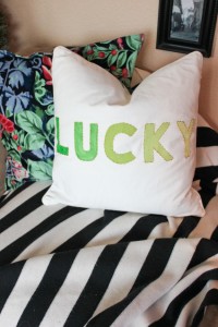 st_patricks_day_lucky_painted_pillow_1-575x862