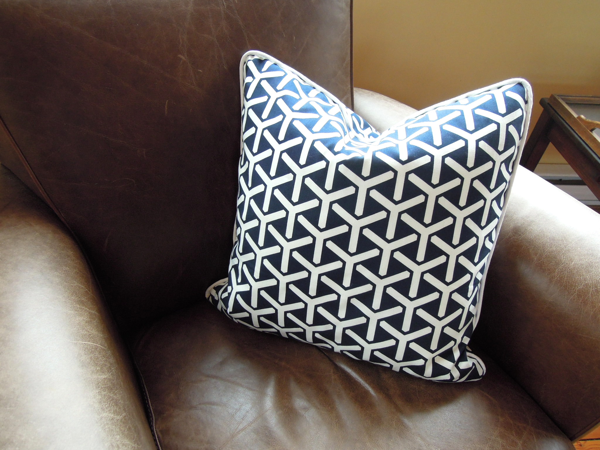 Pillow with Piping and Zipper DIY