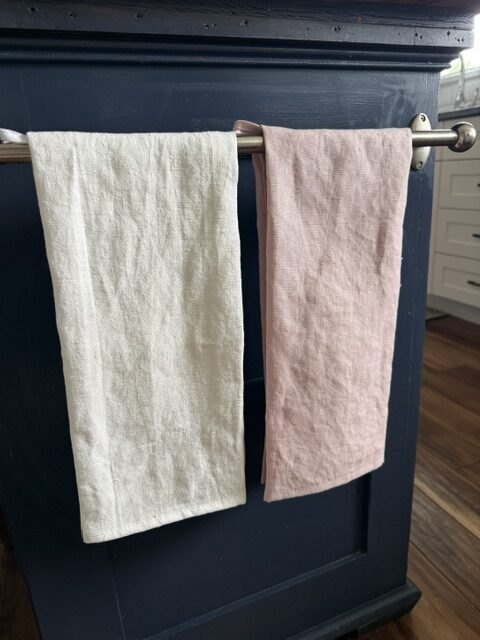 2 linen towels